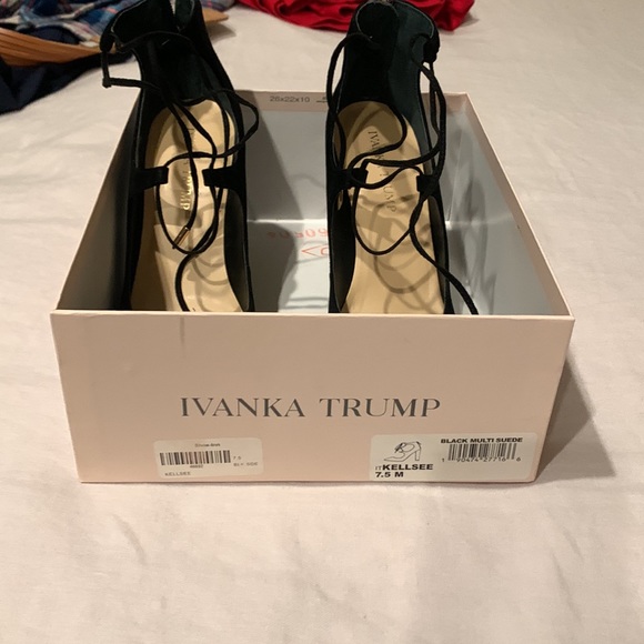 Suede closed toe pumps - Picture 3 of 5